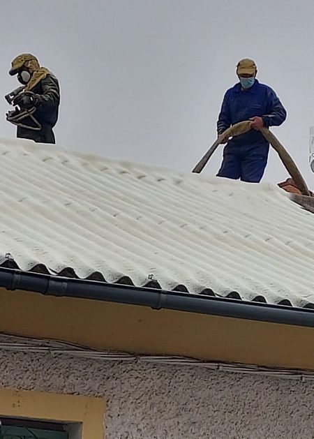 obreros en tejado Aislamientos Ayara
